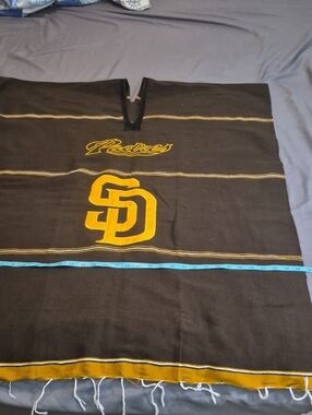 San Diego Padres Poncho - Black and Gold 33x40